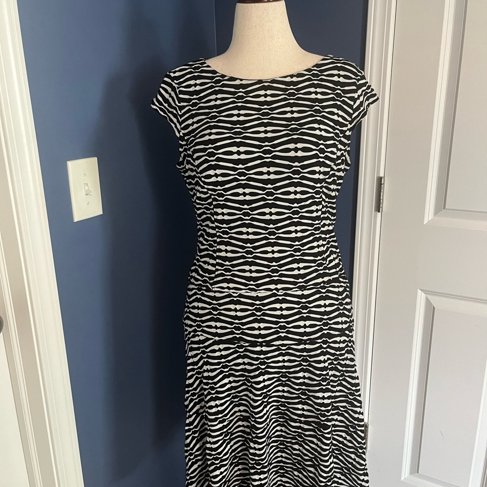 Anne Klein Black and White Midi Dress